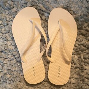 Old Navy Women's White Flip Flop Sandals - Simple Summer Staple